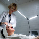 Daylight Professionelle verstellbare LED-Beauty-Lampe mit Doppelarm