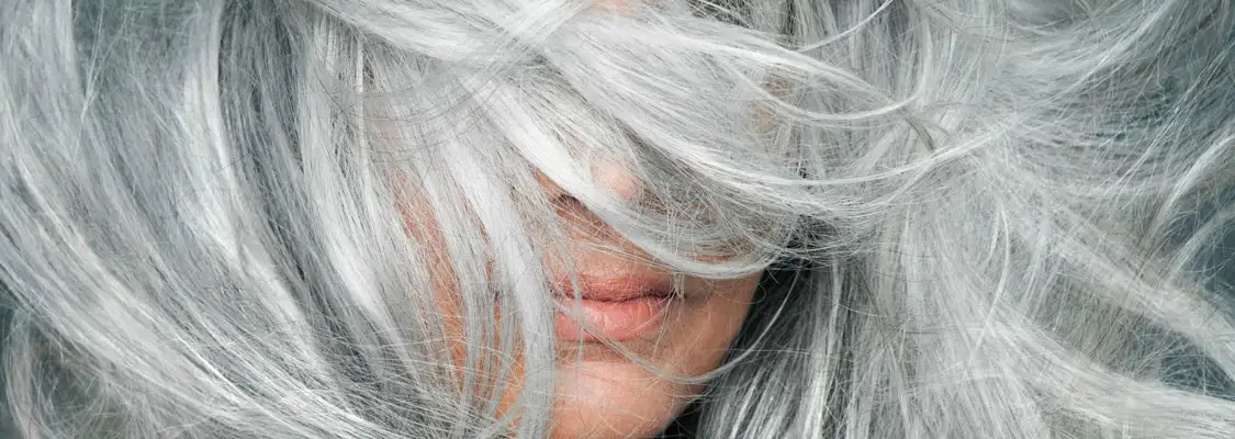 Graue Haare zu Hause abdecken: Der ultimative Ratgeber