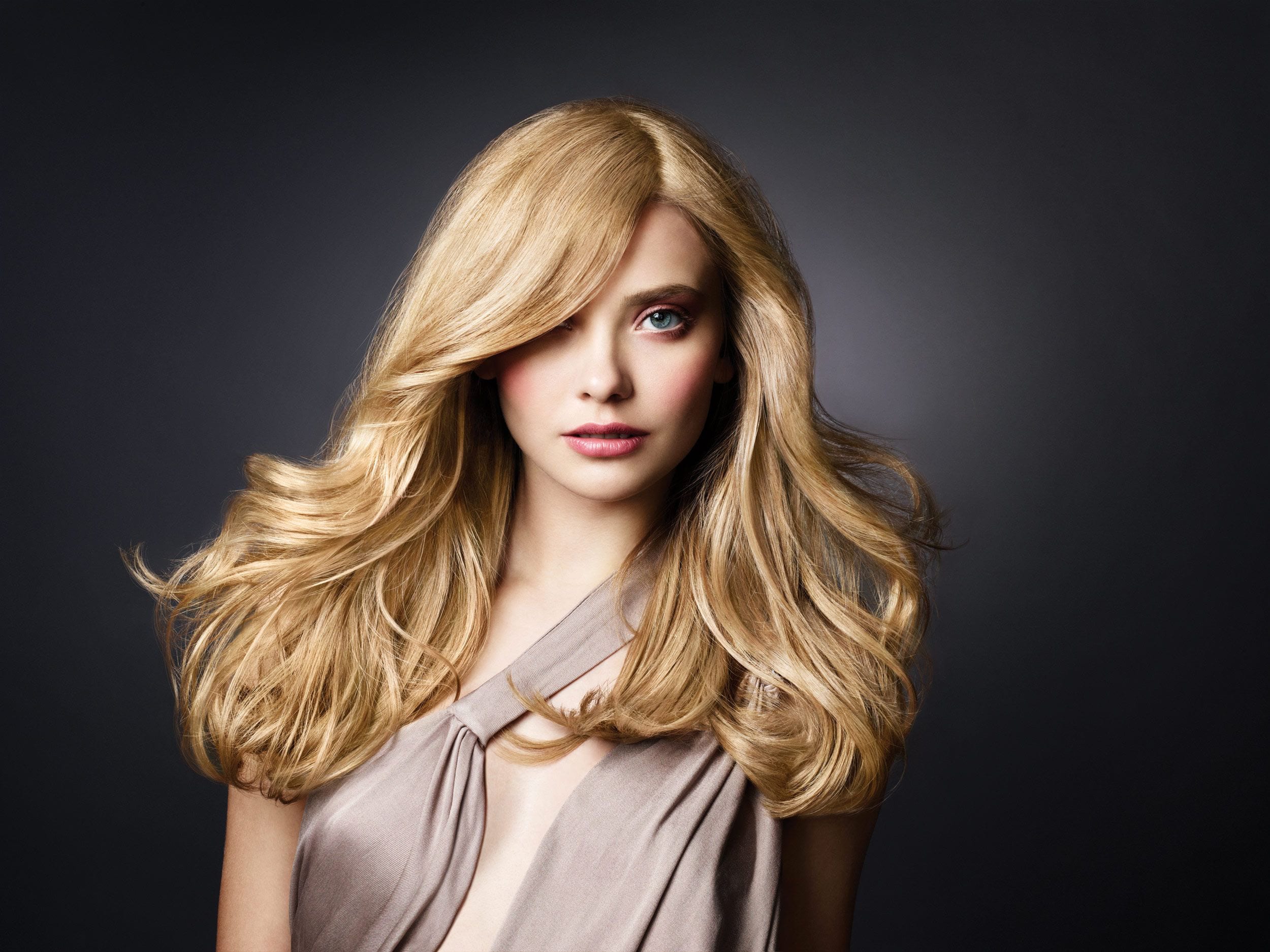 Was macht ein herkömmliches Shampoo mit deinem Haar?