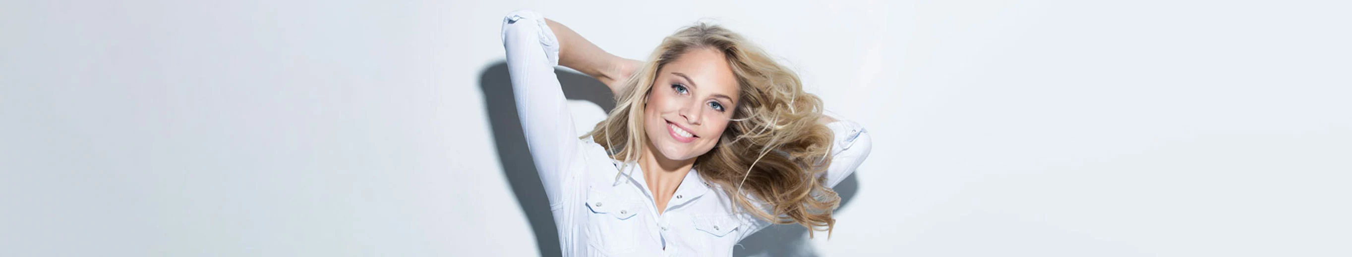 So Erstellen Sie die Perfekte Haarpflegeroutine f&uuml;r Blondes Haar
