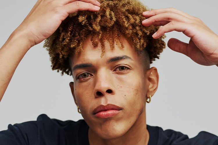 Frizziges und widerspenstiges Haar